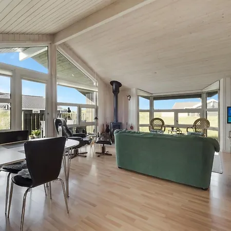 Suometar - 400m From The Sea By Interhome *